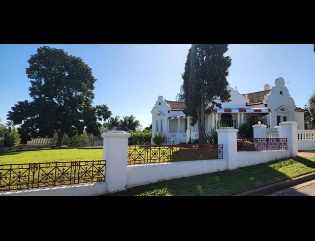 4 BEDROOM HOUSE FOR SALE IN BERGZICHT